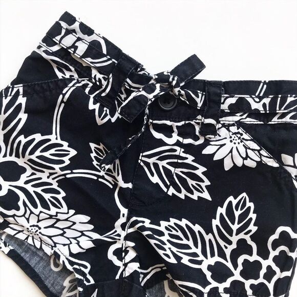 Old Navy black floral shorts EUC 12-18 months - Picture 2 of 4